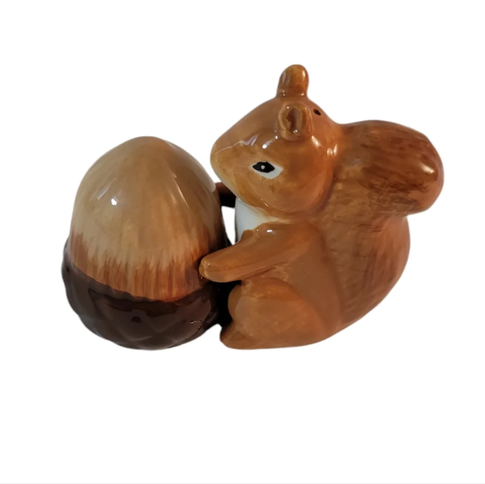 Gantz Squirrel Nut Salt And Pepper Shakers
